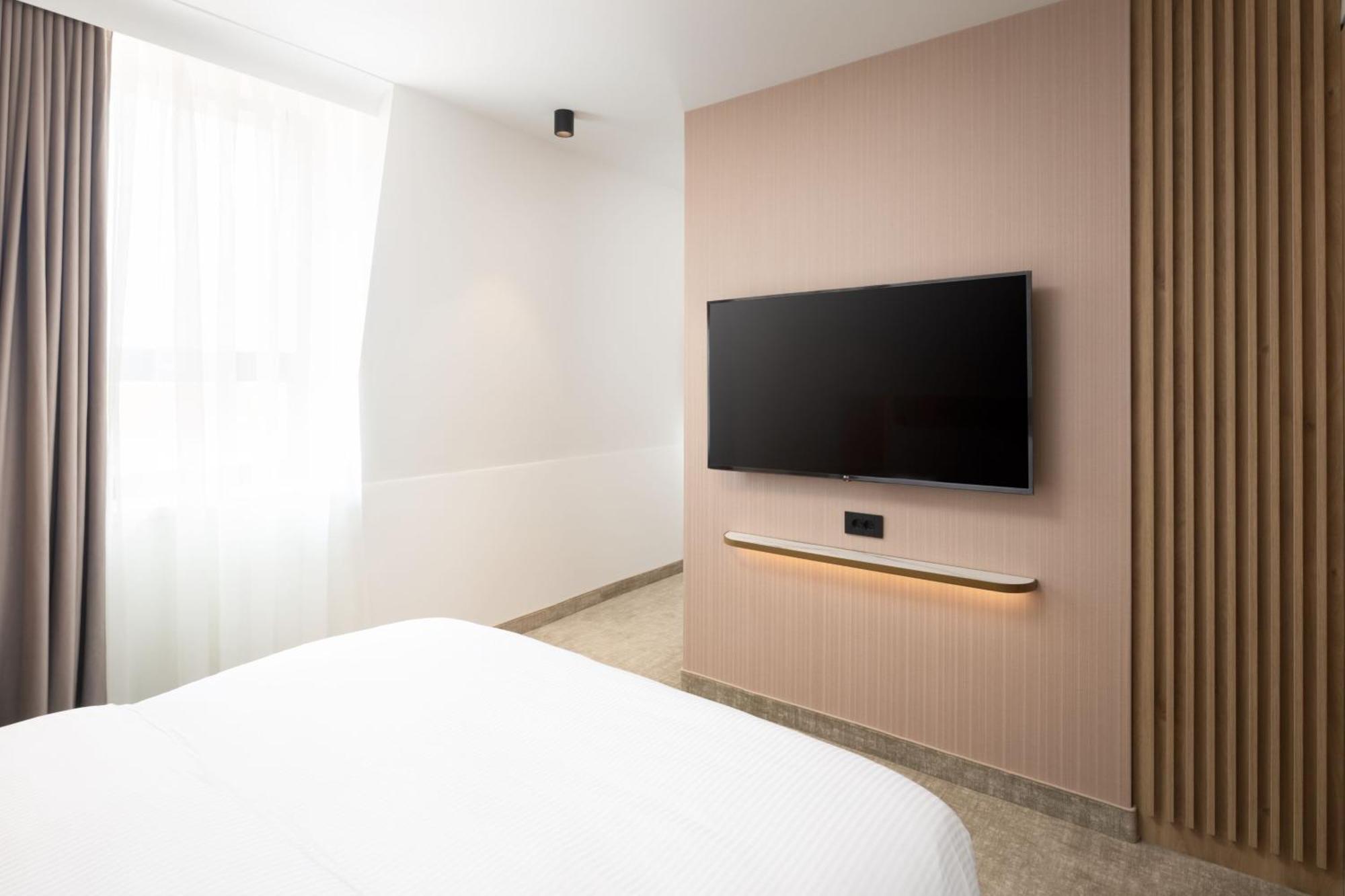 Courtyard By Marriott Cluj - Napoca Downtown Hotel Exterior foto