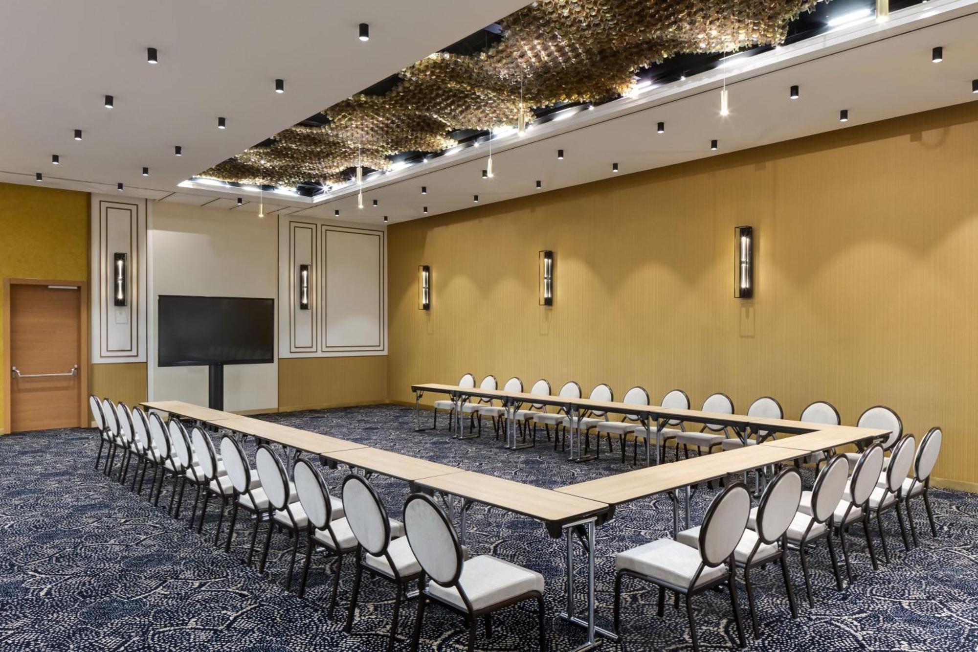 Courtyard By Marriott Cluj - Napoca Downtown Hotel Exterior foto