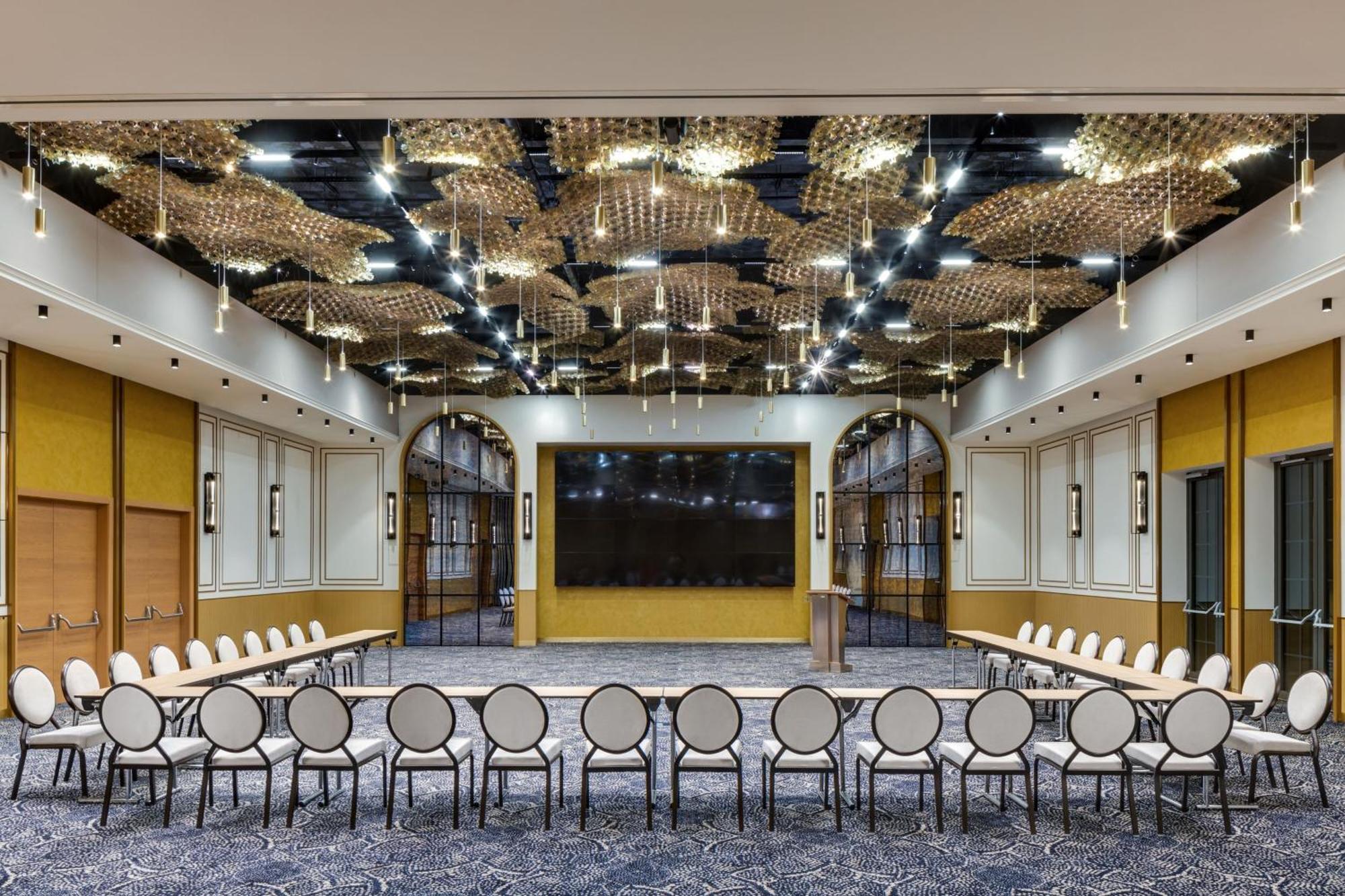 Courtyard By Marriott Cluj - Napoca Downtown Hotel Exterior foto