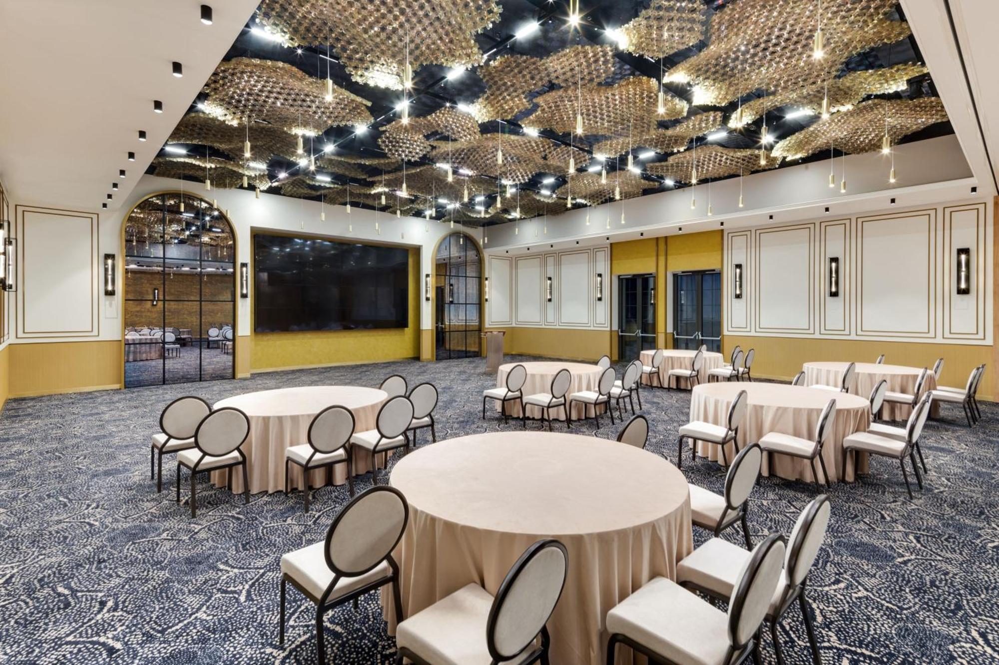 Courtyard By Marriott Cluj - Napoca Downtown Hotel Exterior foto