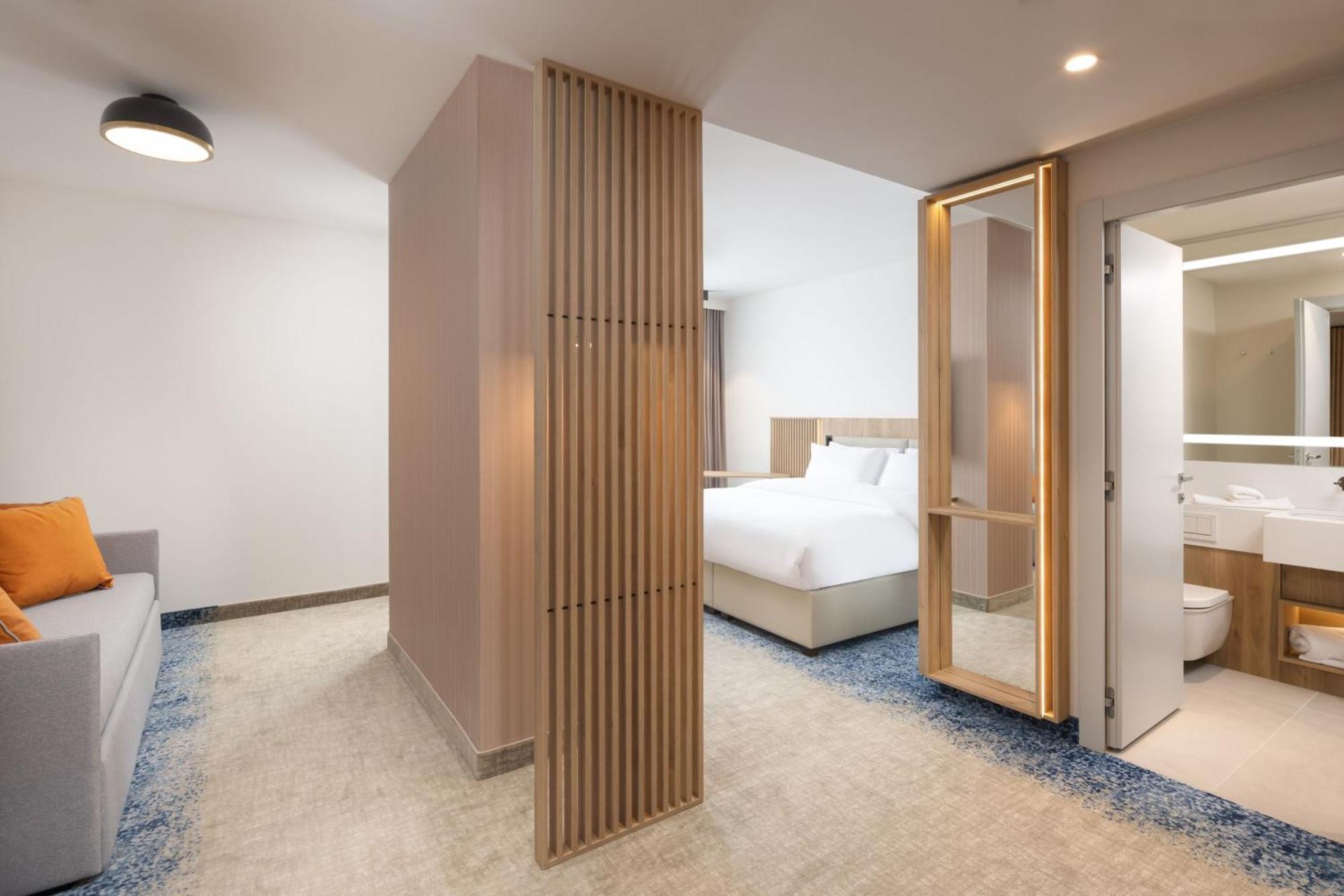 Courtyard By Marriott Cluj - Napoca Downtown Hotel Exterior foto