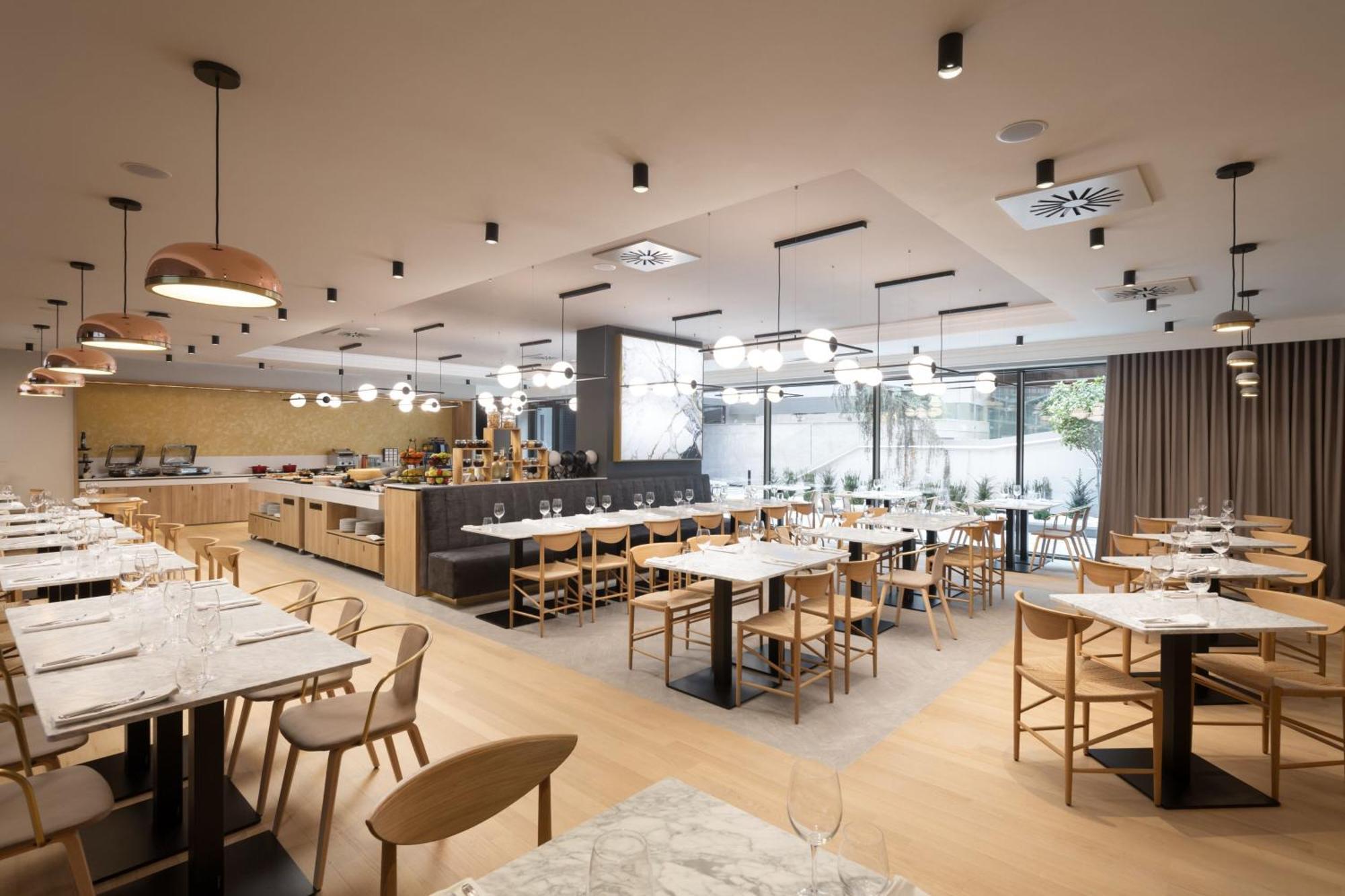 Courtyard By Marriott Cluj - Napoca Downtown Hotel Exterior foto