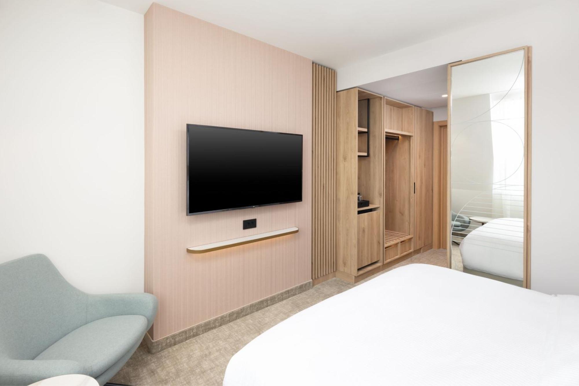 Courtyard By Marriott Cluj - Napoca Downtown Hotel Exterior foto
