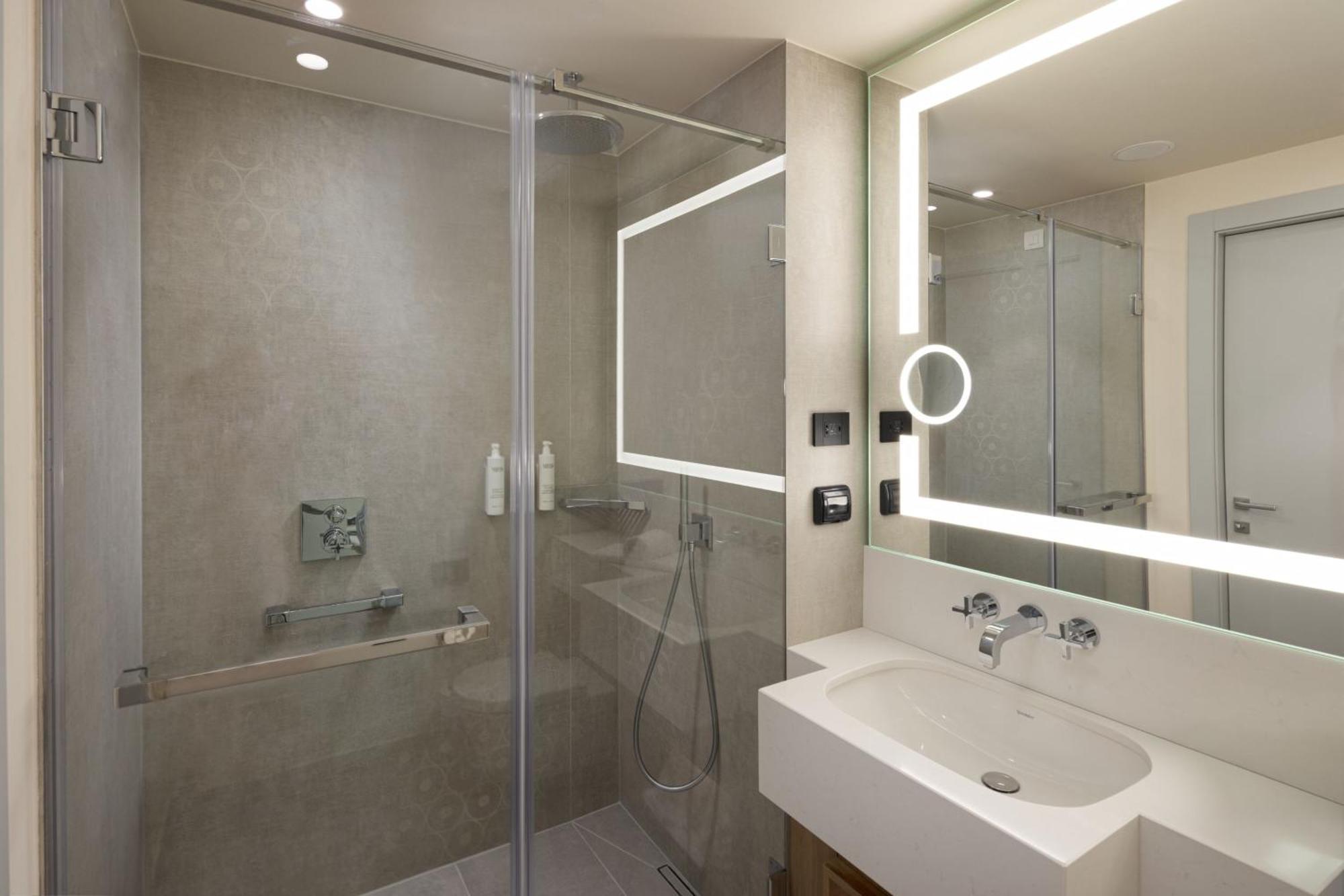 Courtyard By Marriott Cluj - Napoca Downtown Hotel Exterior foto