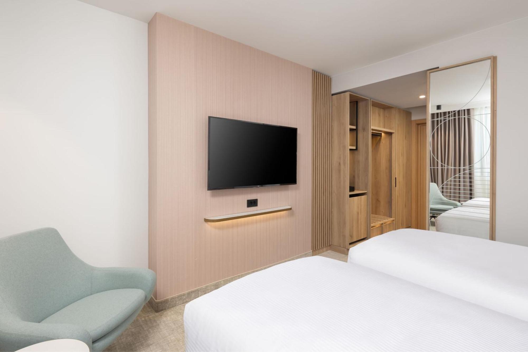 Courtyard By Marriott Cluj - Napoca Downtown Hotel Exterior foto