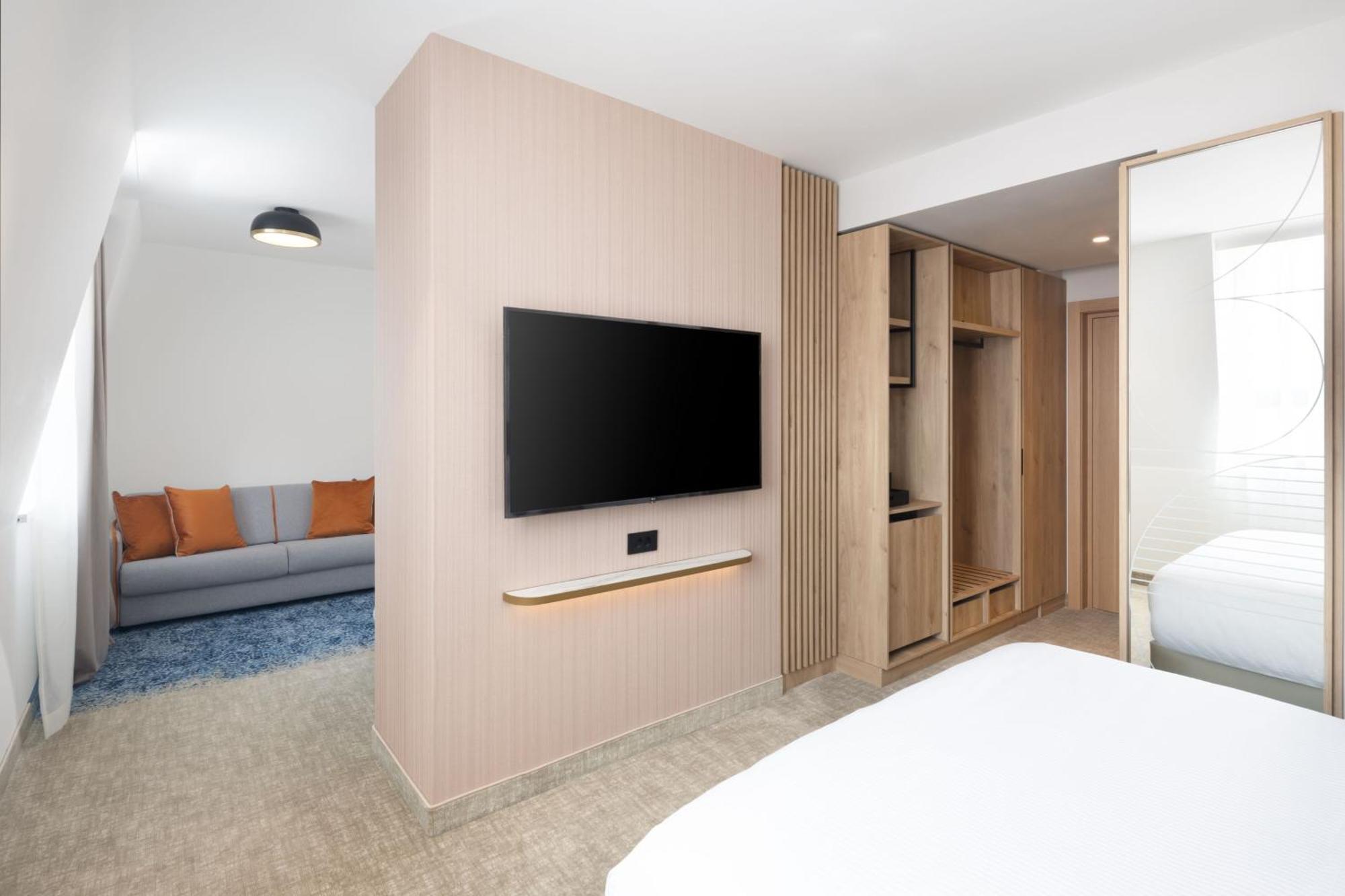 Courtyard By Marriott Cluj - Napoca Downtown Hotel Exterior foto