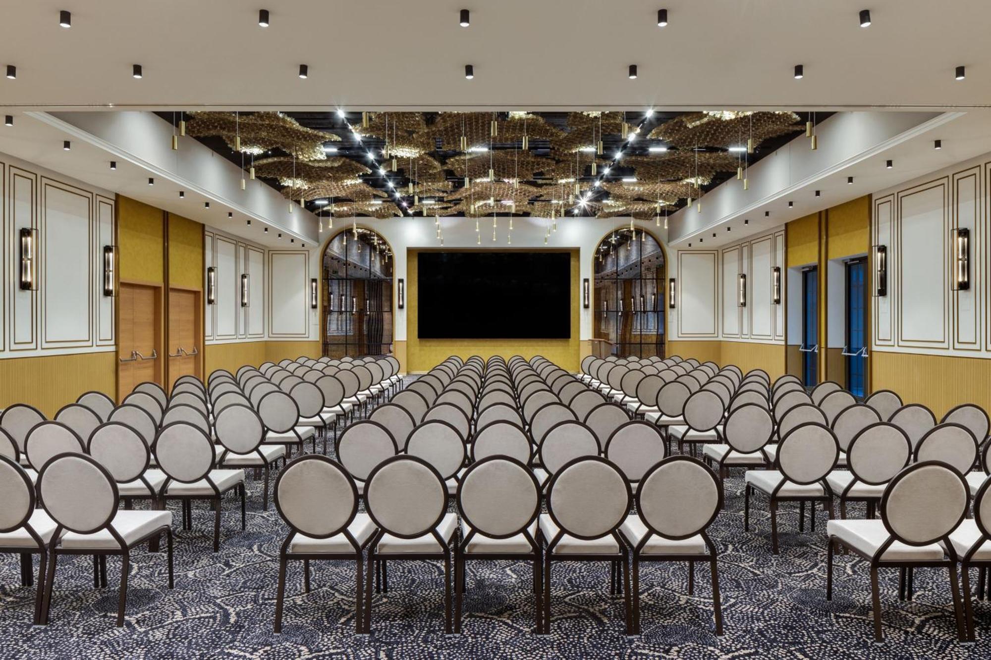 Courtyard By Marriott Cluj - Napoca Downtown Hotel Exterior foto